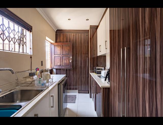 4 BEDROOM HOUSE FOR SALE IN RESERVOIR HILLS